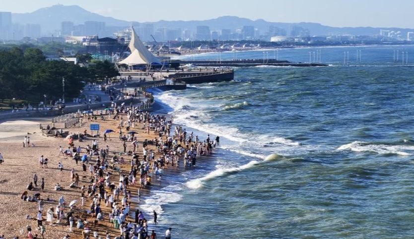 山东日照：奔向蔚蓝，海滨游持续升温